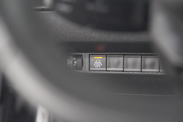 Peugeot e-2008 EV Allure 50 kWh | SOH=96.7 % | 3 Fase Laadfunctie | Camera | Navigatie | Parkeersensoren | Apple Carplay