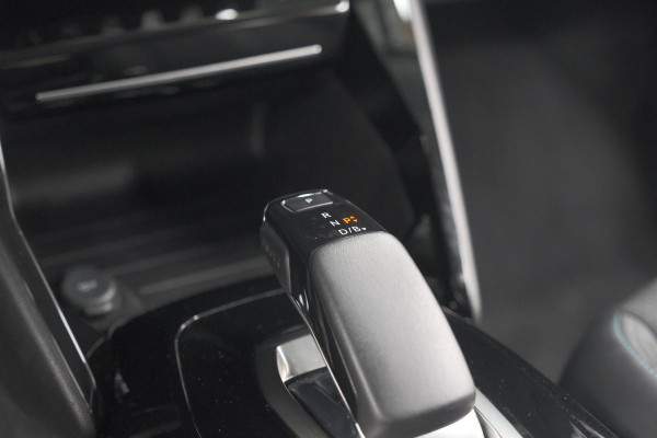 Peugeot e-2008 EV Allure 50 kWh | SOH=96.7 % | 3 Fase Laadfunctie | Camera | Navigatie | Parkeersensoren | Apple Carplay
