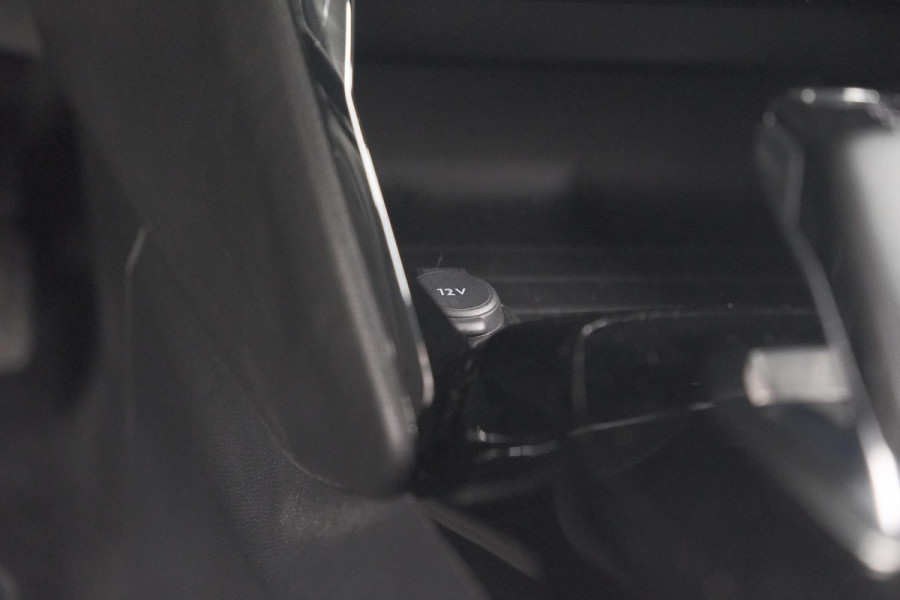 Peugeot e-2008 EV Allure 50 kWh | SOH=96.7 % | 3 Fase Laadfunctie | Camera | Navigatie | Parkeersensoren | Apple Carplay