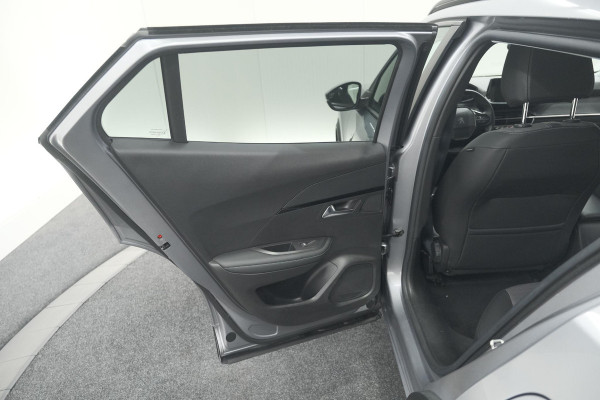 Peugeot e-2008 EV Allure 50 kWh | SOH=96.7 % | 3 Fase Laadfunctie | Camera | Navigatie | Parkeersensoren | Apple Carplay