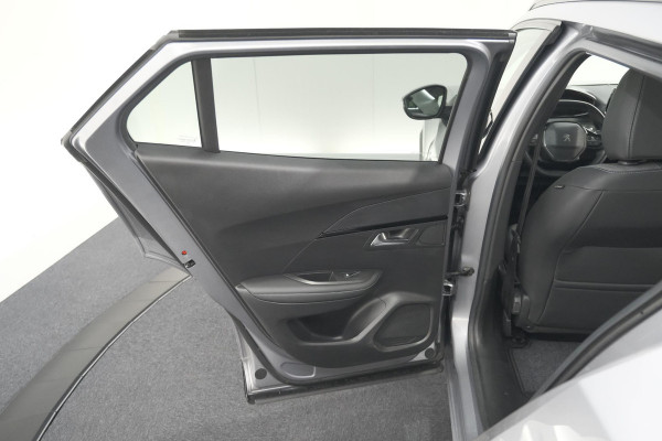 Peugeot e-2008 EV Allure 50 kWh | SOH=96.7 % | 3 Fase Laadfunctie | Camera | Navigatie | Parkeersensoren | Apple Carplay