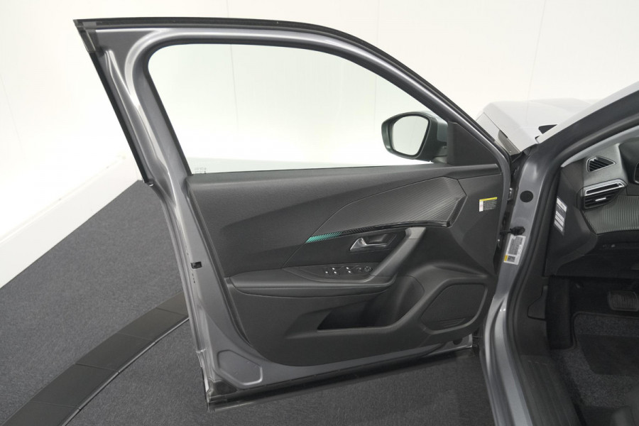 Peugeot e-2008 EV Allure 50 kWh | SOH=96.7 % | 3 Fase Laadfunctie | Camera | Navigatie | Parkeersensoren | Apple Carplay