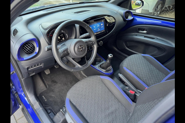 Toyota Aygo X 1.0 VVT-i MT Pulse Bi-tone | Juniper blue, 17 inch, Privacy glass, Apple CarPlay/Android auto, Airconditioning, Parkeercamera