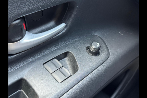 Toyota Aygo X 1.0 VVT-i MT Pulse Bi-tone | Juniper blue, 17 inch, Privacy glass, Apple CarPlay/Android auto, Airconditioning, Parkeercamera