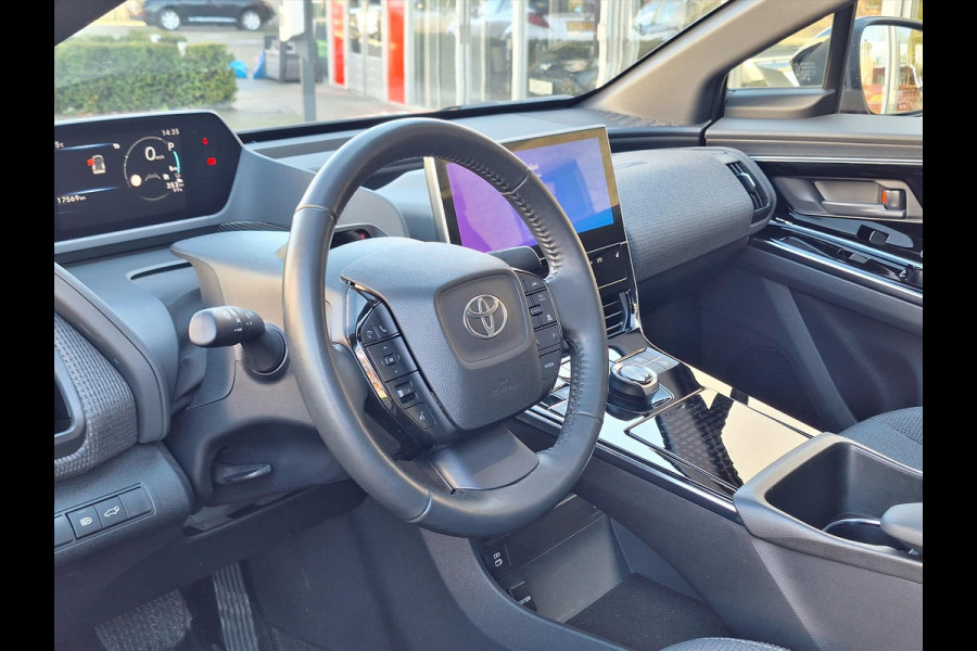 Toyota Bz4x 71,4 kWh Premium | Trekhaak, 20 inch, 360 camera, Half Leer, Bi-Tone, Dodehoekherkenning, Panoramadak, Parkeersensoren