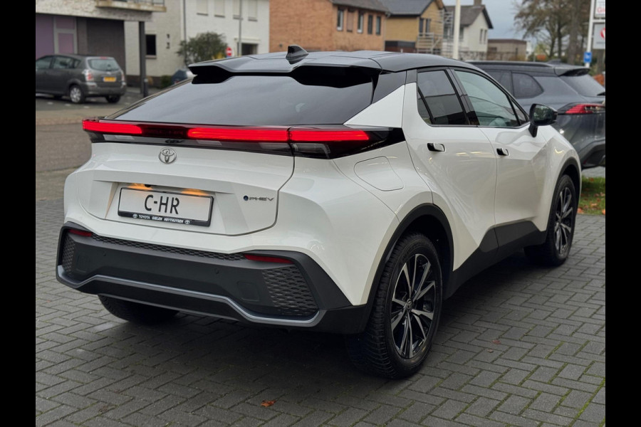 Toyota C-HR 2.0 Plug-in Hybrid 223pk Dynamic Bi-Tone | 18 inch, Stoel + Stuurverwarming, Groot scherm, Parkeersensoren, Dodehoekherkenning