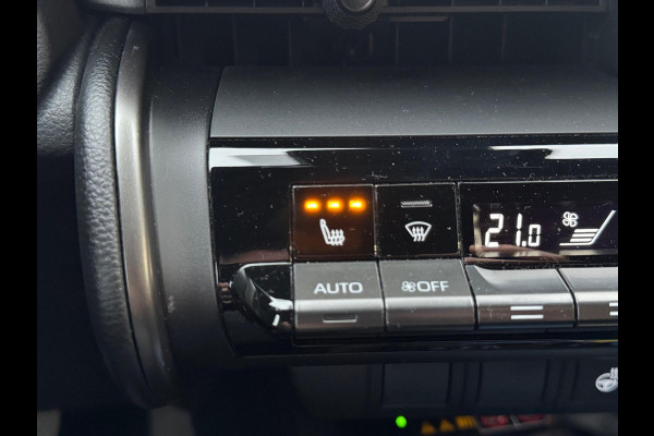 Toyota C-HR 2.0 Plug-in Hybrid 223pk Dynamic Bi-Tone | 18 inch, Stoel + Stuurverwarming, Groot scherm, Parkeersensoren, Dodehoekherkenning