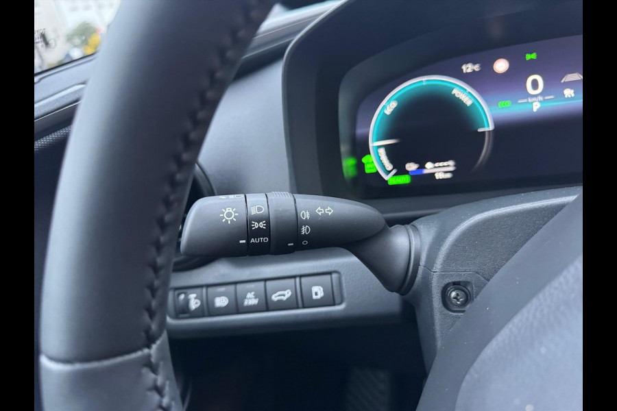 Toyota C-HR 2.0 High Power PHEV 223pk First edition Bi-Tone | Elektrische achterklep, Stoel + Stuurverwarming, Dodehoekherkenning