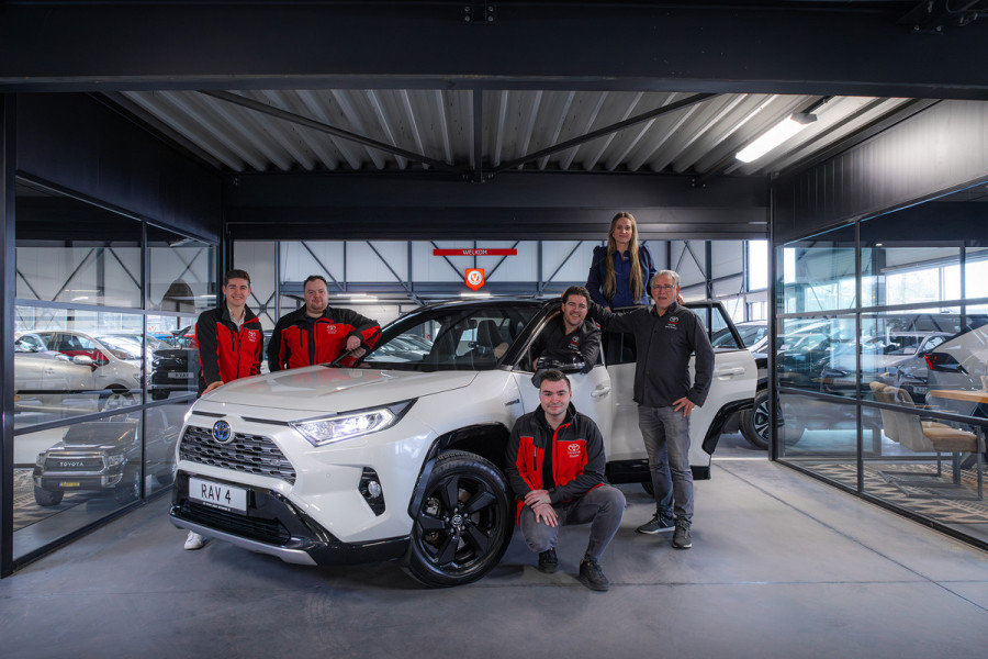 Toyota C-HR 2.0 Hybrid 184pk Style | Trekhaak, Dodehoekherkenning, Stoel + Stuurverwarming, Parkeersensoren, Keyless