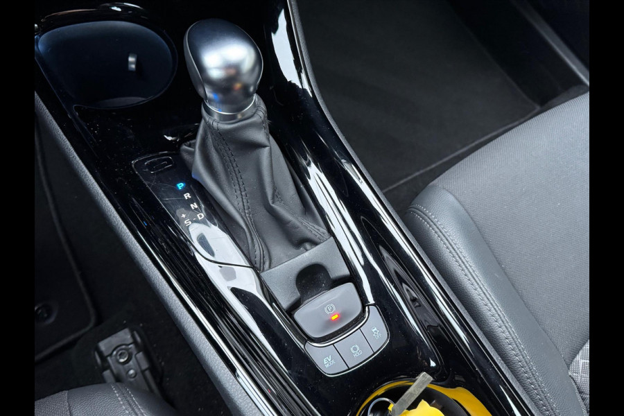 Toyota C-HR 2.0 Hybrid 184pk Style | Dodehoekherkenning, Stoel + Stuurverwarming, Parkeersensoren, Nieuwe multimedia