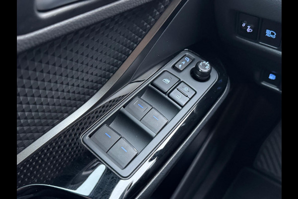 Toyota C-HR 2.0 Hybrid 184pk Style | Dodehoekherkenning, Stoel + Stuurverwarming, Parkeersensoren, Nieuwe multimedia