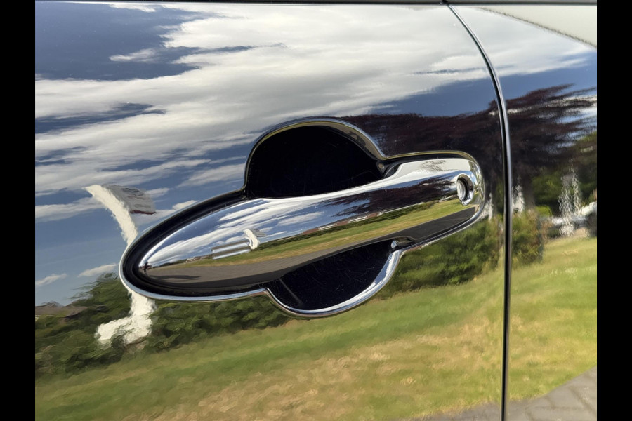 Toyota Corolla Cross 2.0 High Power Hybrid First Edition | Elektrische achterklep, Stoel + Stuurverwarming, Blind spot, Parkeersensoren