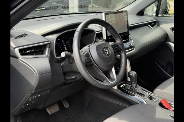 Toyota Corolla Cross 2.0 High Power Hybrid First Edition | Elektrische achterklep, Stoel + Stuurverwarming, Blind spot, Parkeersensoren