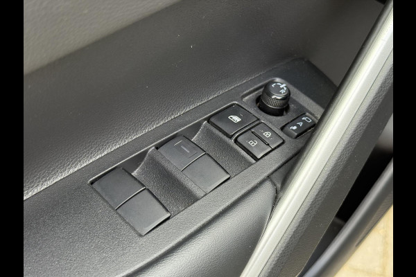 Toyota Corolla Cross 2.0 High Power Hybrid First Edition | Elektrische achterklep, Stoel + Stuurverwarming, Blind spot, Parkeersensoren