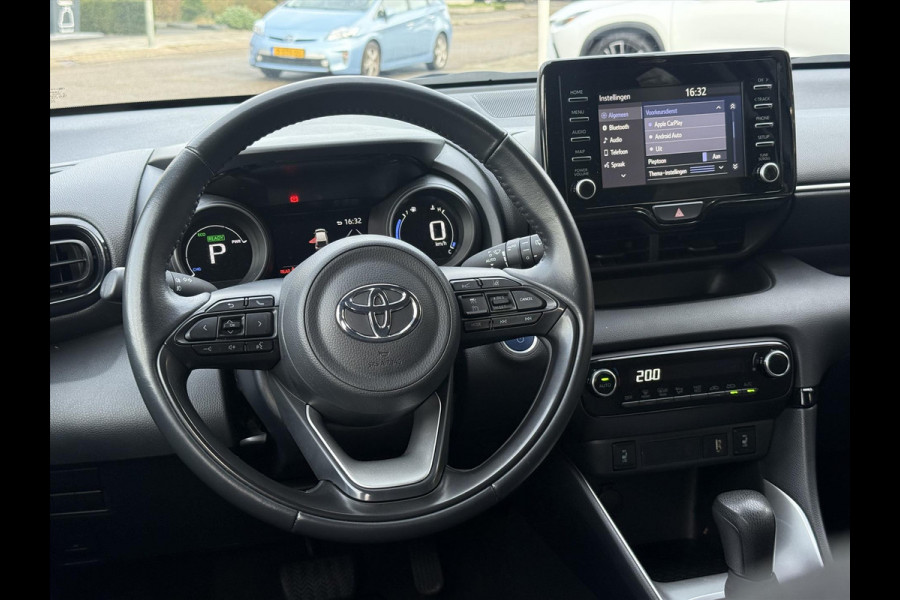 Toyota Yaris 1.5 Hybrid Dynamic Plus | Stoelverwarming, 16 inch, LED, Apple CarPlay/Android Auto, Parkeercamera, Keyless