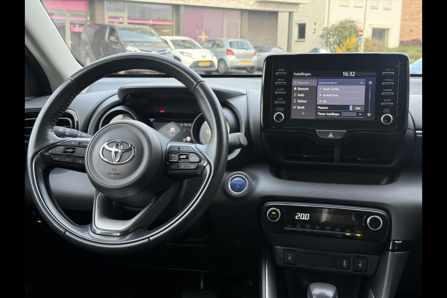 Toyota Yaris 1.5 Hybrid Dynamic Plus | Stoelverwarming, 16 inch, LED, Apple CarPlay/Android Auto, Parkeercamera, Keyless