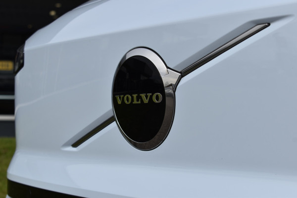 Volvo EX30 Single Motor Extended Range Plus 69 kWh | ACC | BLIS | Camera | H&K | 19"LMV |