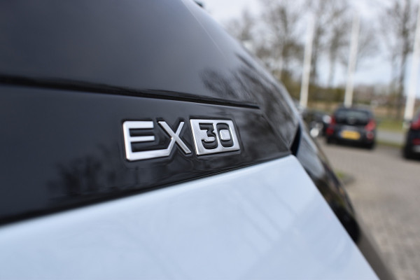 Volvo EX30 Single Motor Extended Range Plus 69 kWh | ACC | BLIS | Camera | H&K | 19"LMV |