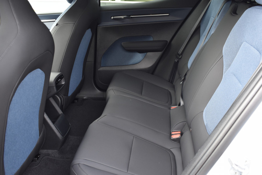 Volvo EX30 Single Motor Extended Range Plus 69 kWh | ACC | BLIS | Camera | H&K | 19"LMV |