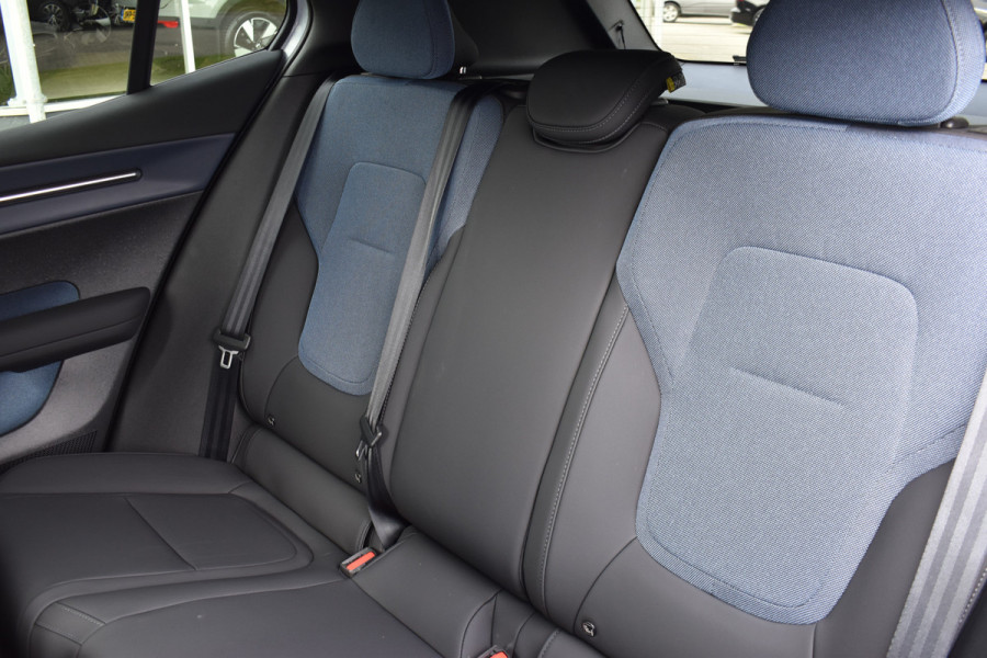 Volvo EX30 Single Motor Extended Range Plus 69 kWh | ACC | BLIS | Camera | H&K | 19"LMV |