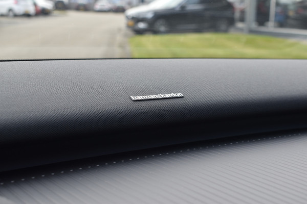 Volvo EX30 Single Motor Extended Range Plus 69 kWh | ACC | BLIS | Camera | H&K | 19"LMV |