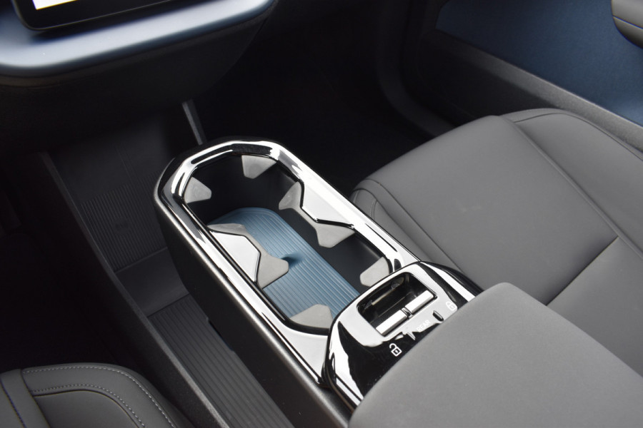 Volvo EX30 Single Motor Extended Range Plus 69 kWh | ACC | BLIS | Camera | H&K | 19"LMV |