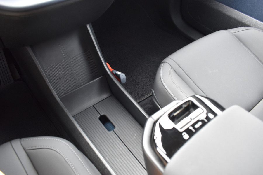 Volvo EX30 Single Motor Extended Range Plus 69 kWh | ACC | BLIS | Camera | H&K | 19"LMV |