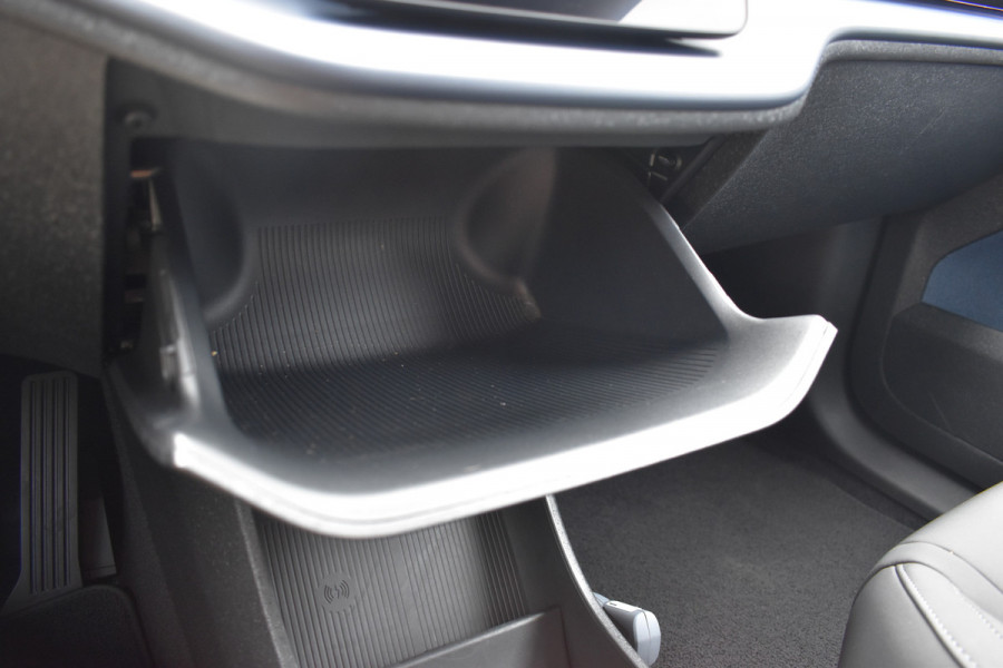 Volvo EX30 Single Motor Extended Range Plus 69 kWh | ACC | BLIS | Camera | H&K | 19"LMV |