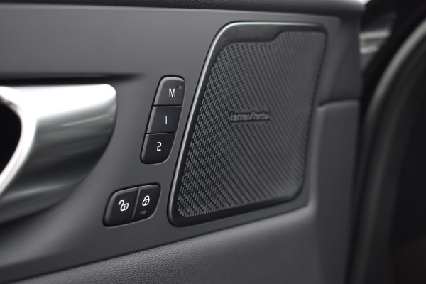 Volvo XC60 T6 AWD 350PK Plug-in Hybrid Plus Black Edition | 21'' | H&K | BLIS | Adaptive Cruise | MY26 |