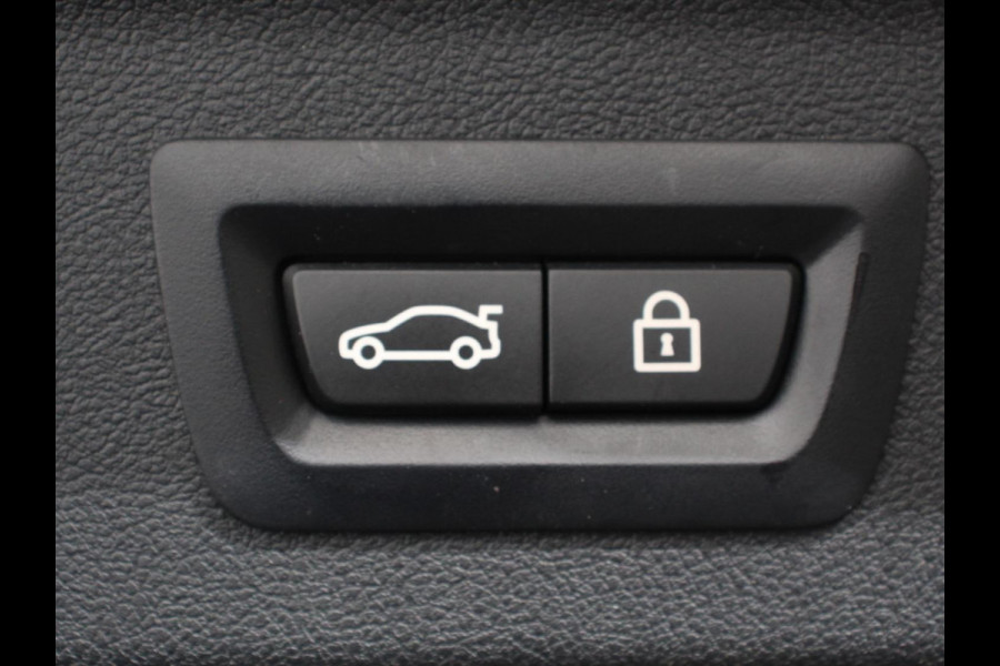 BMW X3 xDrive30e PHEV M-Sport Demo auto ! | Panorama dak | Navigatie | Climate Control | Lichtmetalen Velgen