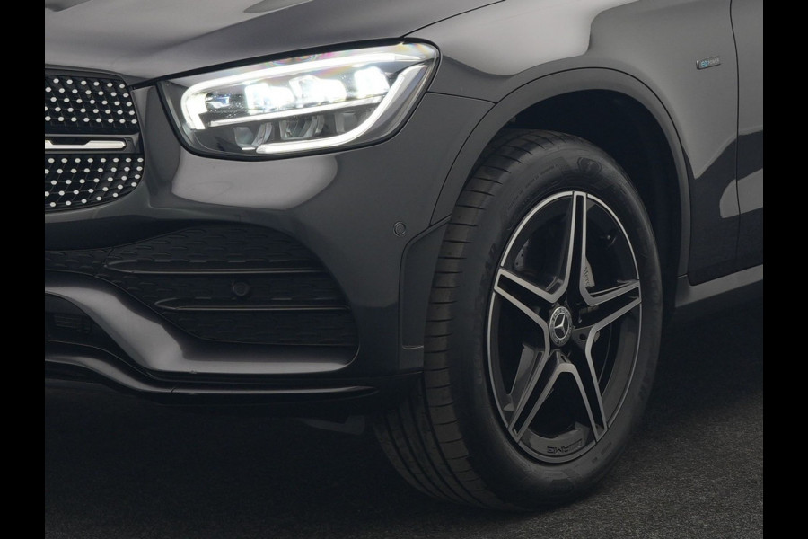 Mercedes-Benz GLC 300e 4MATIC AMG PHEV 320pk Dealer O.H | Panodak | Adaptive Cruise | Sportstoelen Memory | Burmester | AMG Exterieur | Head Up | Camera | Keyless | Plug In Hybrid |