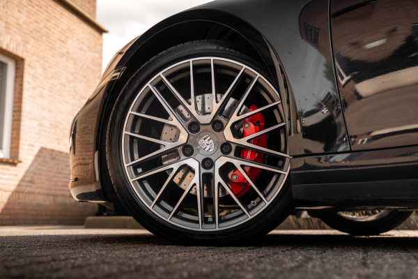 Porsche 911 3.0 Carrera 4 S 450 PK SportDesign Burmester 360 Camera Chrono Matrix LED 21''