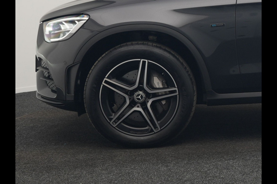 Mercedes-Benz GLC 300e 4MATIC AMG PHEV 320pk Dealer O.H | Panodak | Adaptive Cruise | Sportstoelen Memory | Burmester | AMG Exterieur | Head Up | Camera | Keyless | Plug In Hybrid |