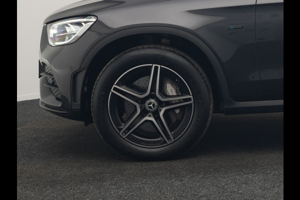Mercedes-Benz GLC 300e 4MATIC AMG PHEV 320pk Dealer O.H | Panodak | Adaptive Cruise | Sportstoelen Memory | Burmester | AMG Exterieur | Head Up | Camera | Keyless | Plug In Hybrid |
