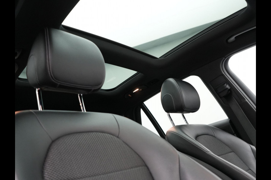 Mercedes-Benz GLC 300e 4MATIC AMG PHEV 320pk Dealer O.H | Panodak | Adaptive Cruise | Sportstoelen Memory | Burmester | AMG Exterieur | Head Up | Camera | Keyless | Plug In Hybrid |