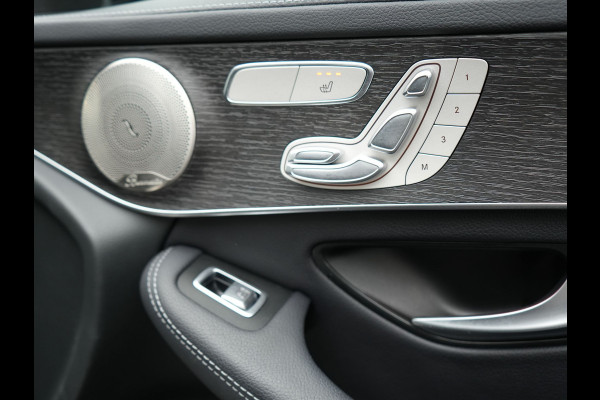 Mercedes-Benz GLC 300e 4MATIC AMG PHEV 320pk Dealer O.H | Panodak | Adaptive Cruise | Sportstoelen Memory | Burmester | AMG Exterieur | Head Up | Camera | Keyless | Plug In Hybrid |