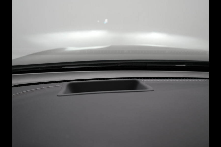 Mercedes-Benz GLC 300e 4MATIC AMG PHEV 320pk Dealer O.H | Panodak | Adaptive Cruise | Sportstoelen Memory | Burmester | AMG Exterieur | Head Up | Camera | Keyless | Plug In Hybrid |