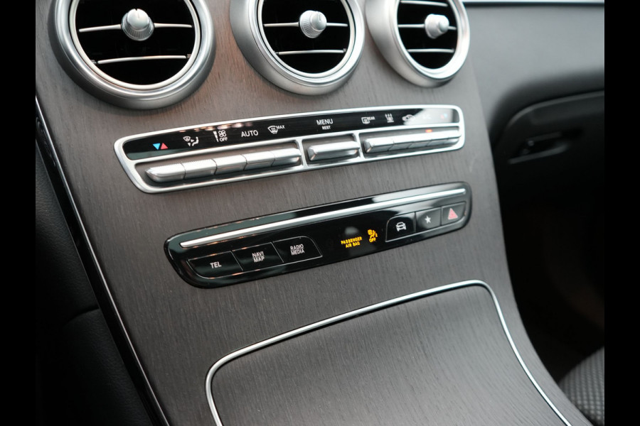 Mercedes-Benz GLC 300e 4MATIC AMG PHEV 320pk Dealer O.H | Panodak | Adaptive Cruise | Sportstoelen Memory | Burmester | AMG Exterieur | Head Up | Camera | Keyless | Plug In Hybrid |