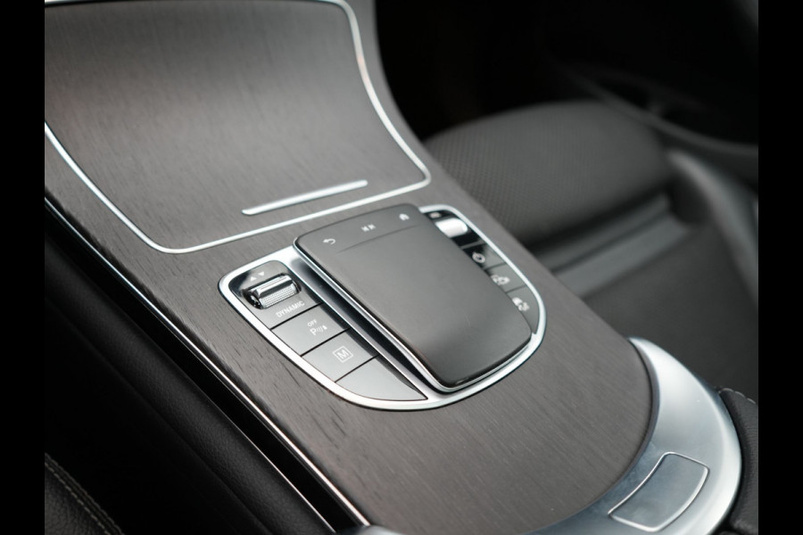 Mercedes-Benz GLC 300e 4MATIC AMG PHEV 320pk Dealer O.H | Panodak | Adaptive Cruise | Sportstoelen Memory | Burmester | AMG Exterieur | Head Up | Camera | Keyless | Plug In Hybrid |
