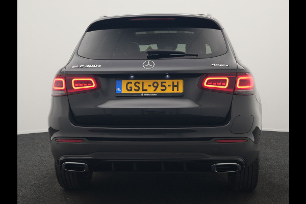 Mercedes-Benz GLC 300e 4MATIC AMG PHEV 320pk Dealer O.H | Panodak | Adaptive Cruise | Sportstoelen Memory | Burmester | AMG Exterieur | Head Up | Camera | Keyless | Plug In Hybrid |