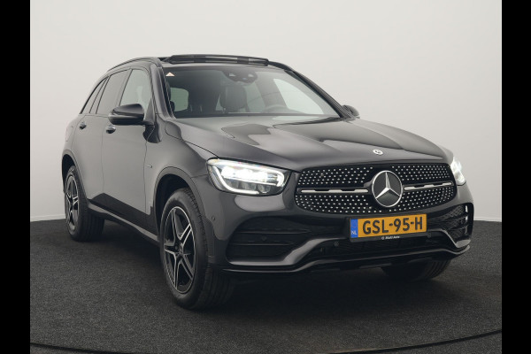 Mercedes-Benz GLC 300e 4MATIC AMG PHEV 320pk Dealer O.H | Panodak | Adaptive Cruise | Sportstoelen Memory | Burmester | AMG Exterieur | Head Up | Camera | Keyless | Plug In Hybrid |