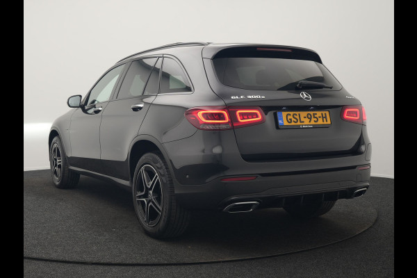 Mercedes-Benz GLC 300e 4MATIC AMG PHEV 320pk Dealer O.H | Panodak | Adaptive Cruise | Sportstoelen Memory | Burmester | AMG Exterieur | Head Up | Camera | Keyless | Plug In Hybrid |