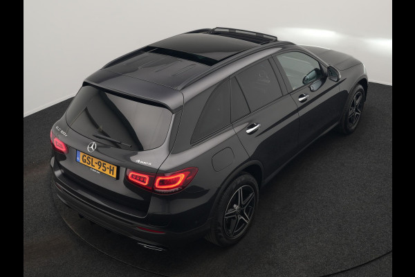 Mercedes-Benz GLC 300e 4MATIC AMG PHEV 320pk Dealer O.H | Panodak | Adaptive Cruise | Sportstoelen Memory | Burmester | AMG Exterieur | Head Up | Camera | Keyless | Plug In Hybrid |