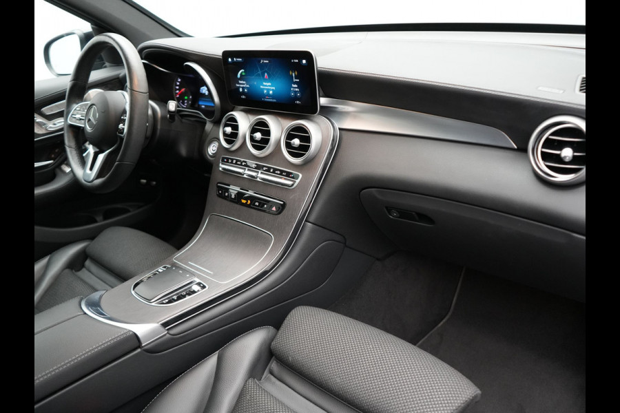 Mercedes-Benz GLC 300e 4MATIC AMG PHEV 320pk Dealer O.H | Panodak | Adaptive Cruise | Sportstoelen Memory | Burmester | AMG Exterieur | Head Up | Camera | Keyless | Plug In Hybrid |