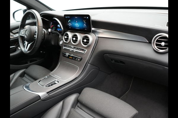 Mercedes-Benz GLC 300e 4MATIC AMG PHEV 320pk Dealer O.H | Panodak | Adaptive Cruise | Sportstoelen Memory | Burmester | AMG Exterieur | Head Up | Camera | Keyless | Plug In Hybrid |