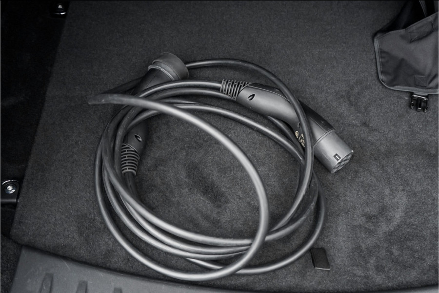 Jaguar E-Pace 1.5 P300e AWD R-Dynamic Pano CarPlay Leer