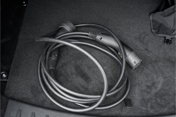 Jaguar E-Pace 1.5 P300e AWD R-Dynamic Pano CarPlay Leer