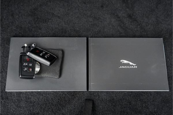 Jaguar E-Pace 1.5 P300e AWD R-Dynamic Pano CarPlay Leer