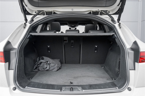 Jaguar E-Pace 1.5 P300e AWD R-Dynamic Pano CarPlay Leer