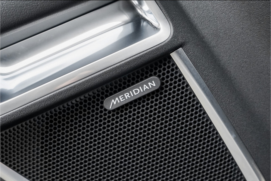 Jaguar E-Pace 1.5 P300e AWD R-Dynamic Pano CarPlay Leer